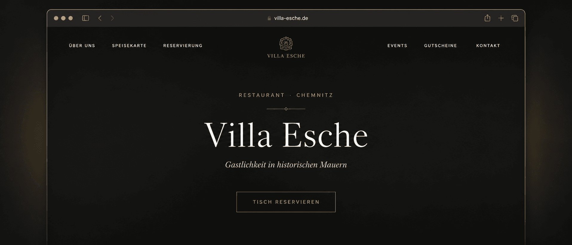 Premium Website-Design für das Restaurant Villa Esche mit dunklem elegantem Layout und Reservierungs-CTA